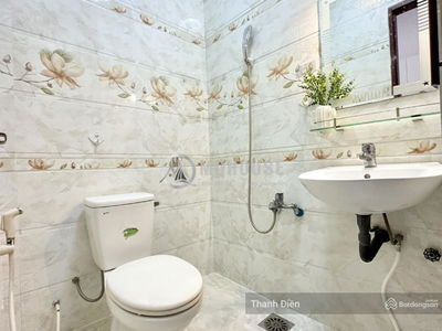 Nguyen Kiem Street, Vietnam Nguyen Kiem Street, Vietnam