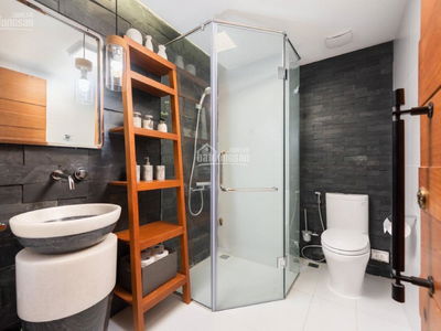 D'. Le Roi Soleil - Quang An, Vietnam D'. Le Roi Soleil - Quang An, Vietnam