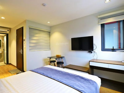 Au Co Street, Vietnam Au Co Street, Vietnam