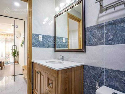 De Tham Street, Vietnam  De Tham Street, Vietnam