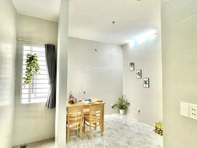 La Xuan Oai Street, Vietnam  La Xuan Oai Street, Vietnam