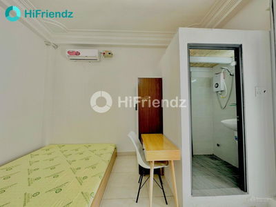 Bui Dinh Tuy Street, Vietnam Bui Dinh Tuy Street, Vietnam