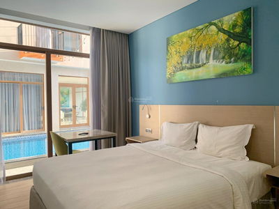 Mai Chi Tho Street, Vietnam Mai Chi Tho Street, Vietnam