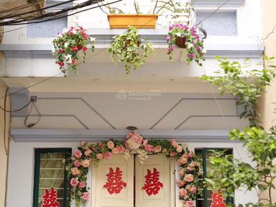 Nguyen Hong Street, Vietnam Nguyen Hong Street, Vietnam