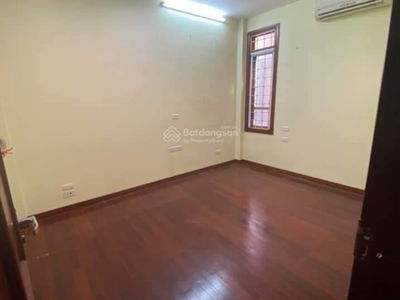 Lac Long Quan Street, Vietnam Lac Long Quan Street, Vietnam