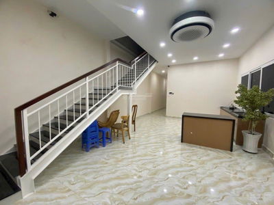 Do Xuan Hop Street, Vietnam  Do Xuan Hop Street, Vietnam