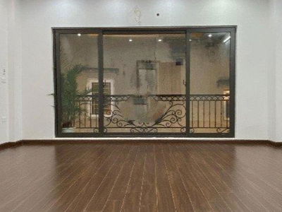 Lang Ha Street, Vietnam Lang Ha Street, Vietnam