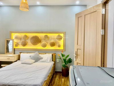 Nguyen Tat Thanh Street, Vietnam  Nguyen Tat Thanh Street, Vietnam