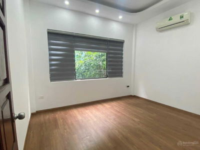 Lac Long Quan Street, Vietnam Lac Long Quan Street, Vietnam