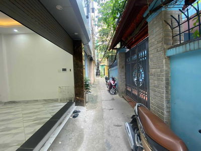 Lac Long Quan Street, Vietnam Lac Long Quan Street, Vietnam