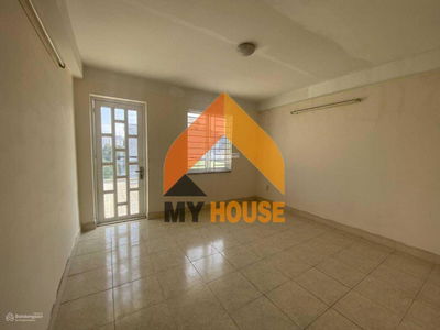 Cao Duc Lan Street, Vietnam Cao Duc Lan Street, Vietnam