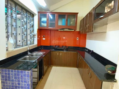 Nguyen Van Cu Street, Vietnam Nguyen Van Cu Street, Vietnam