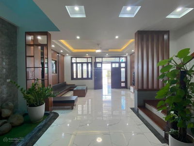 Nguyen Chi Thanh Street, Vietnam Nguyen Chi Thanh Street, Vietnam