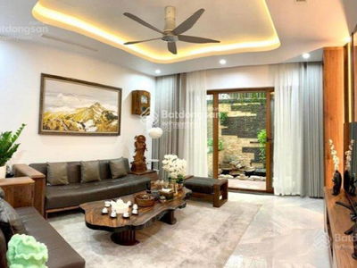 Hoang Cau Street, Vietnam Hoang Cau Street, Vietnam