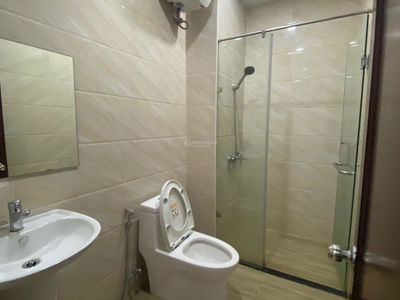 Nguyen Tat Thanh Street, Vietnam  Nguyen Tat Thanh Street, Vietnam