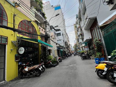 Le Thi Hong Gam Street, Vietnam  Le Thi Hong Gam Street, Vietnam