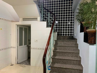 Le Van Luong Street, Vietnam Le Van Luong Street, Vietnam