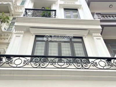 Nguyen Hong Street, Vietnam Nguyen Hong Street, Vietnam