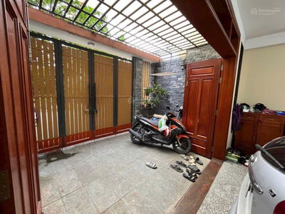 Lien Phuong Street, Vietnam  Lien Phuong Street, Vietnam