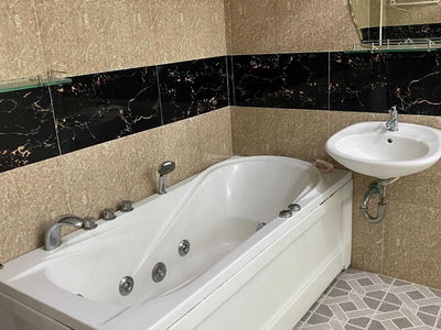 Chu Van An Street, Vietnam Chu Van An Street, Vietnam