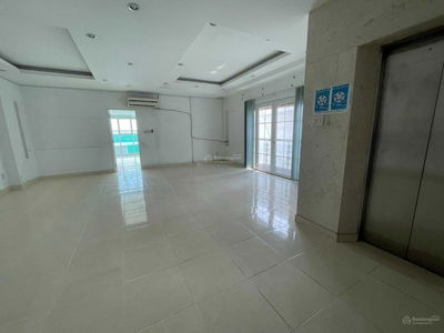 Nguyen Cuu Van Street, Vietnam Nguyen Cuu Van Street, Vietnam