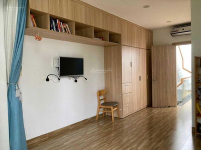 Le Duc Tho Street, Vietnam Le Duc Tho Street, Vietnam