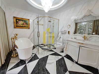 Bat Nan Street, Vietnam  Bat Nan Street, Vietnam