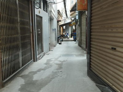 Nguyen Khang Street, Vietnam  Nguyen Khang Street, Vietnam