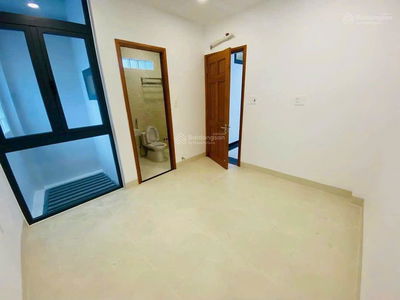 Hoang Hoa Tham Street, Vietnam Hoang Hoa Tham Street, Vietnam