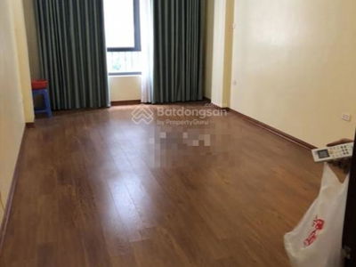 Dong Me Street, Vietnam Dong Me Street, Vietnam