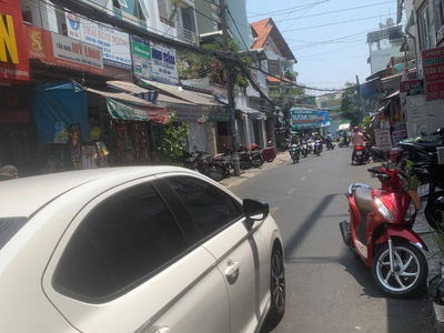 Lac Long Quan Street, Vietnam Lac Long Quan Street, Vietnam