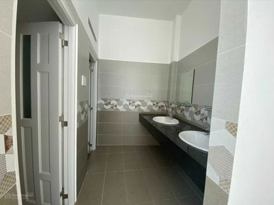 Lac Long Quan Street, Vietnam Lac Long Quan Street, Vietnam