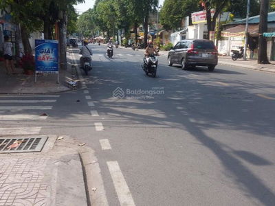 Dang Thuy Tram Street, Vietnam Dang Thuy Tram Street, Vietnam