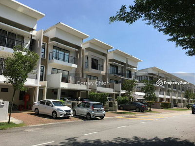 Terrace house at Lake Edge Puchong, Malaysia Terrace house at Lake Edge Puchong, Malaysia