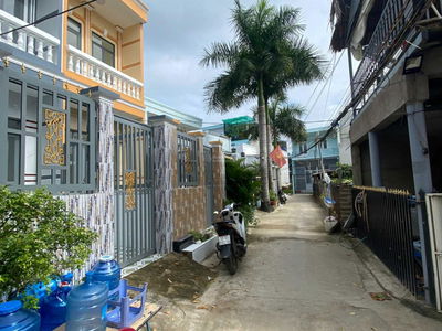 Le Van Luong Street, Vietnam  Le Van Luong Street, Vietnam