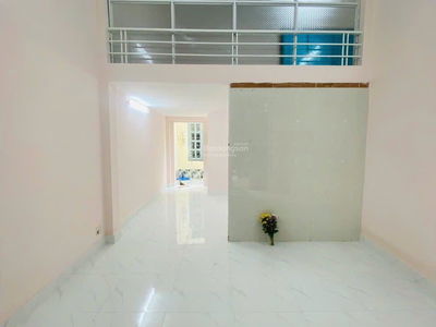 Ha Huy Giap Street, Vietnam Ha Huy Giap Street, Vietnam