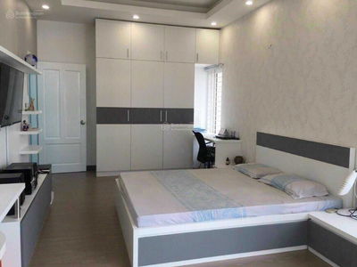 Lac Long Quan Street, Vietnam Lac Long Quan Street, Vietnam