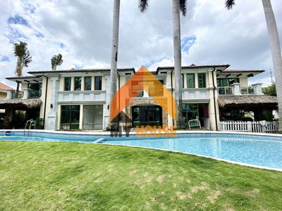 Nguyen Van Huong Street, Vietnam Nguyen Van Huong Street, Vietnam