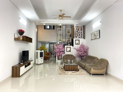 Nguyen Tat Thanh Street, Vietnam  Nguyen Tat Thanh Street, Vietnam