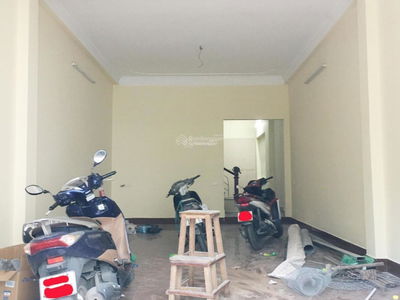 Nguyen Van Cu Street, Vietnam  Nguyen Van Cu Street, Vietnam