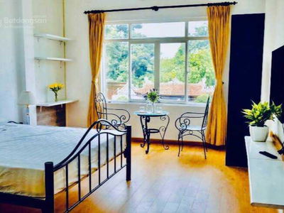 Lac Long Quan Street, Vietnam  Lac Long Quan Street, Vietnam