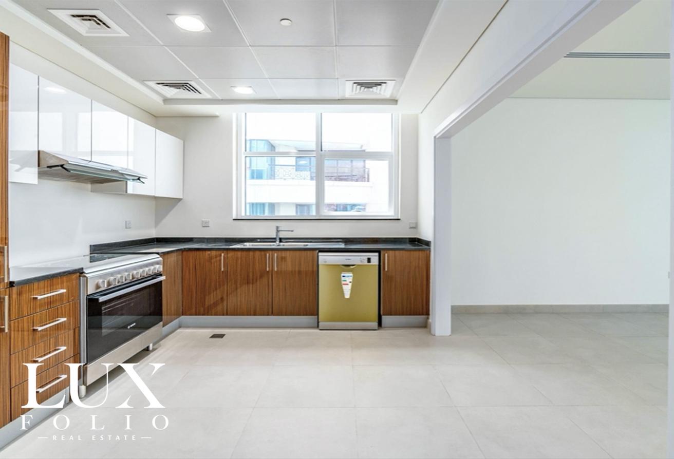 Marina Arcade Tower, United Arab Emirates Marina Arcade Tower, United Arab Emirates