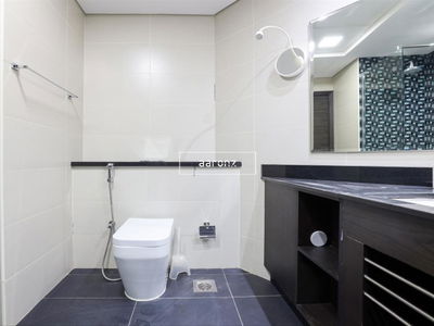 Cayan Tower, United Arab Emirates  Cayan Tower, United Arab Emirates