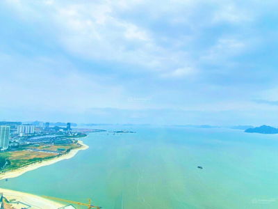 A La Carte Ha Long Bay, Vietnam A La Carte Ha Long Bay, Vietnam