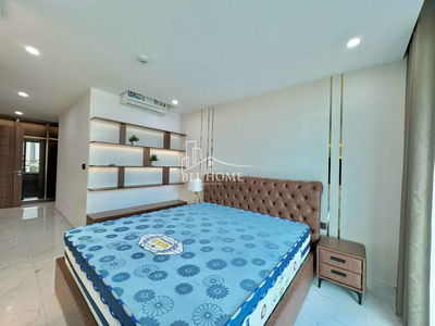 Happy in Vista, Vietnam  Happy in Vista, Vietnam