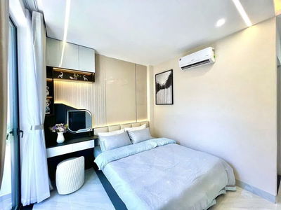 At the door, Vietnam At the door, Vietnam