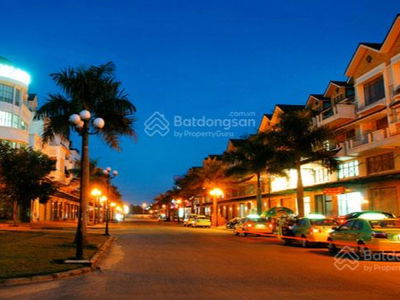 An Hoa apartment complex, Vietnam  An Hoa apartment complex, Vietnam