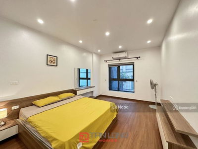 Au Co Street, Vietnam Au Co Street, Vietnam