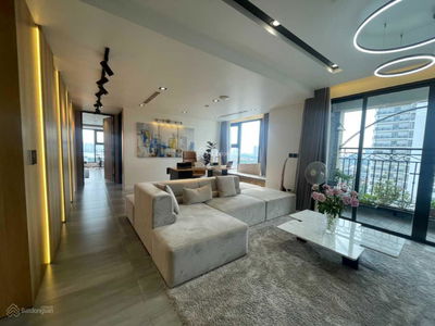 D'. Le Roi Soleil, Vietnam D'. Le Roi Soleil, Vietnam