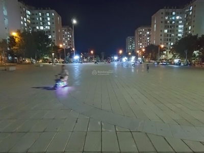 Nguyen Huu Tien Street, Vietnam  Nguyen Huu Tien Street, Vietnam